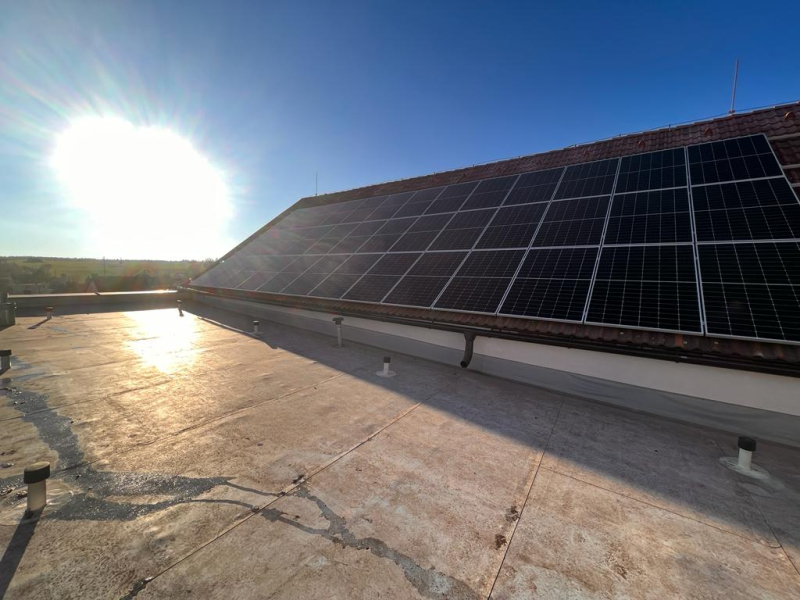 Město Lišov - ZŠ - FVE o instalovaném výkonu 98,28 kWp + bateriové úložiště 100 kWh